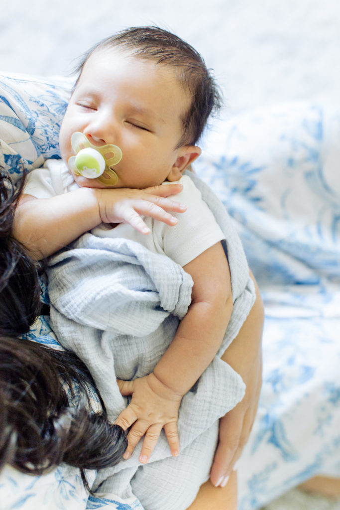 Breastfeeding, Bottles and Pacifiers : Our Post Partum Journey 